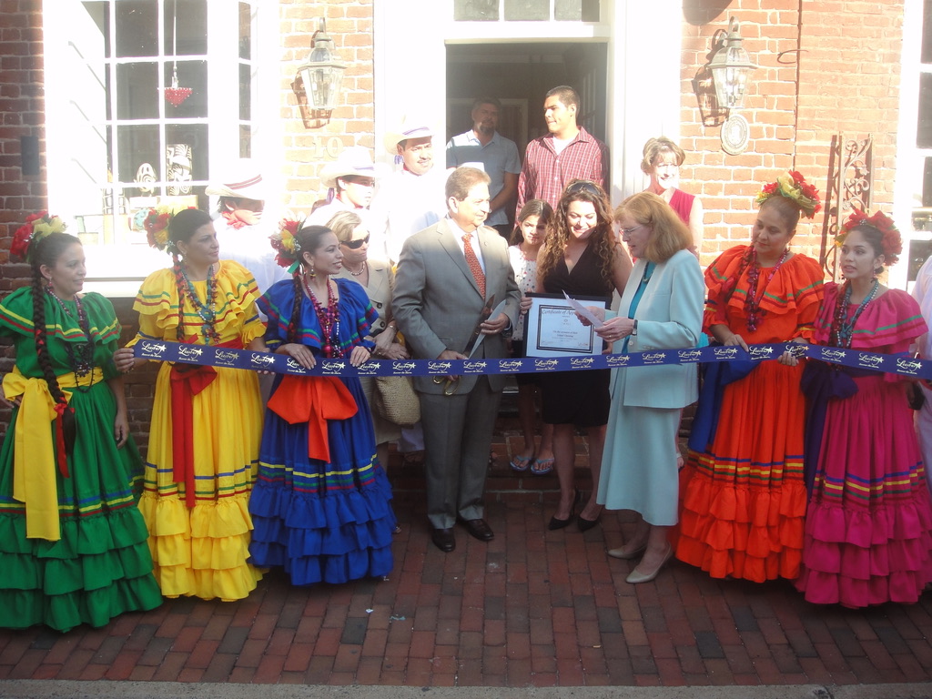 CHIMOLE® Art Gallery opening with Ambassador Jorge Ramón Hernández-Alcerro and Leesburg Mayor Kristen C. Umstattd, August 2012